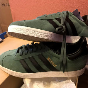 Adidas Gazelle size 7 Grey and Black BZ0033